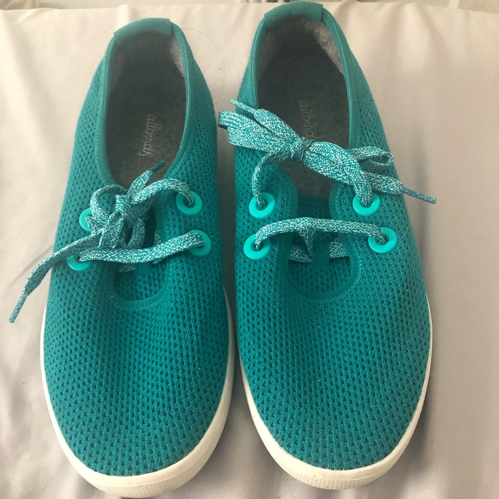 Peacock Allbirds Tree Skippers